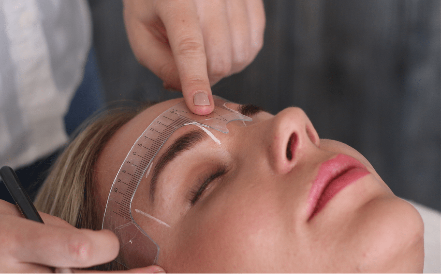 Eyebrow ruler: The perfect tool for symmetrical eyebrows - Supercilium EU